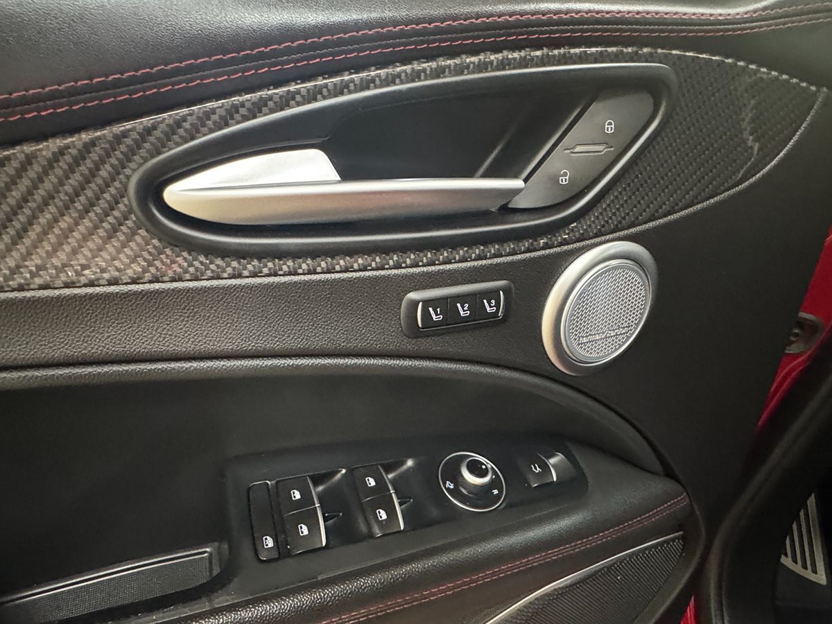 2018 Alfa Romeo Stelvio Quadrifoglio photo 9