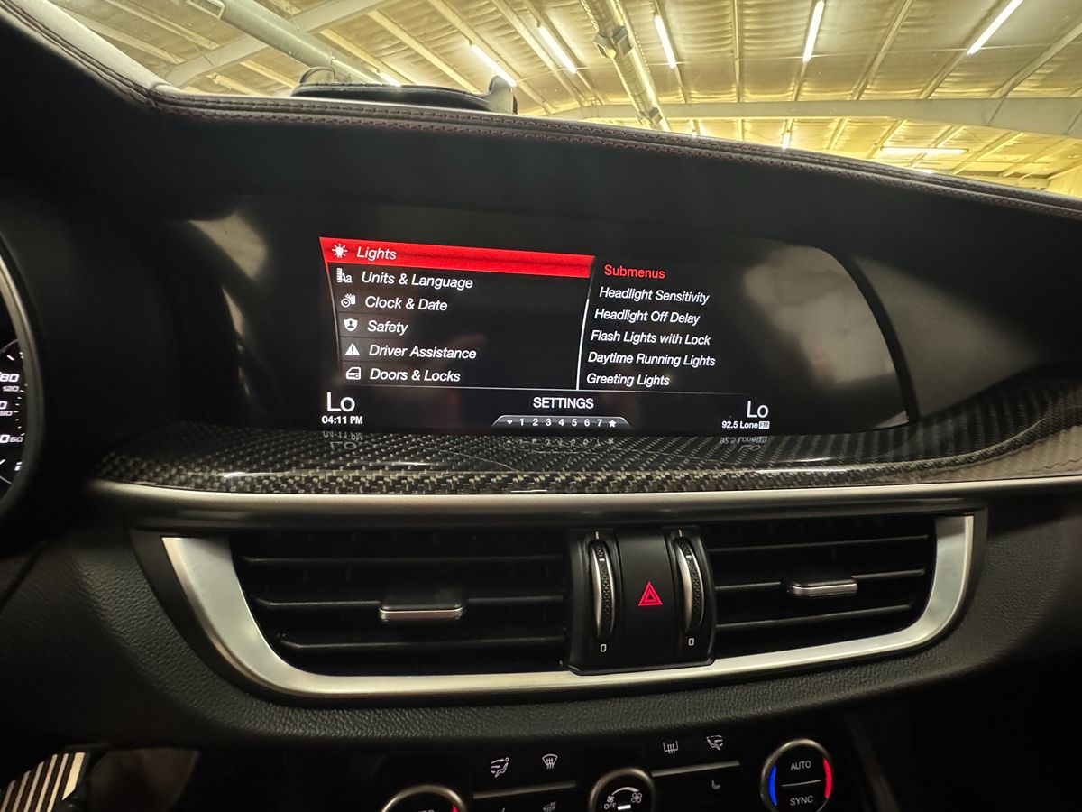 2018 Alfa Romeo Stelvio Quadrifoglio photo 28