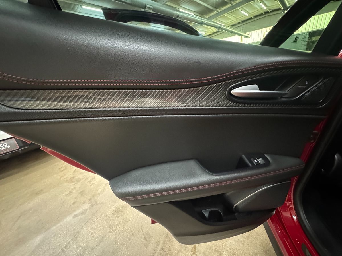 2018 Alfa Romeo Stelvio Quadrifoglio photo 32