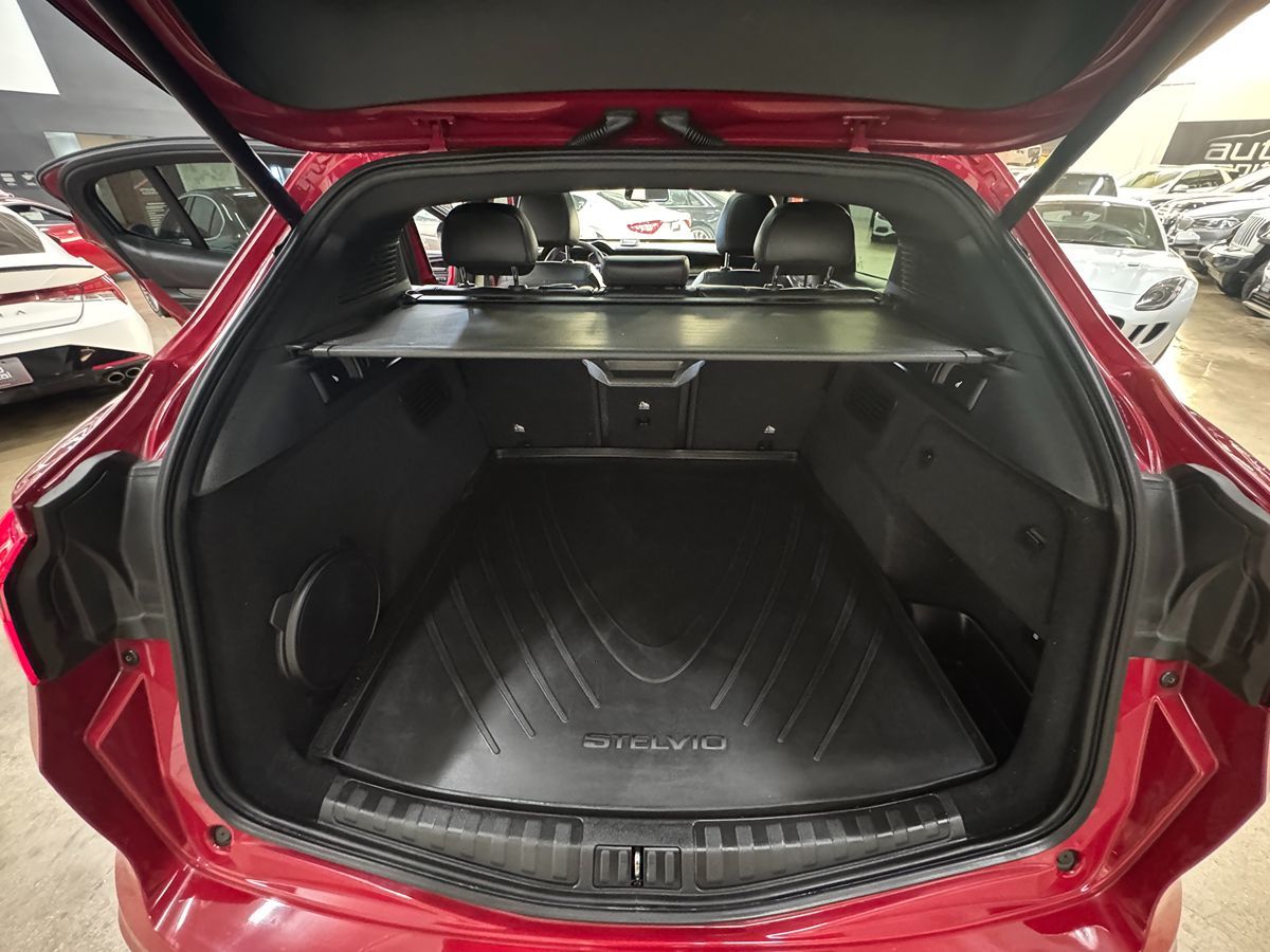 2018 Alfa Romeo Stelvio Quadrifoglio photo 34