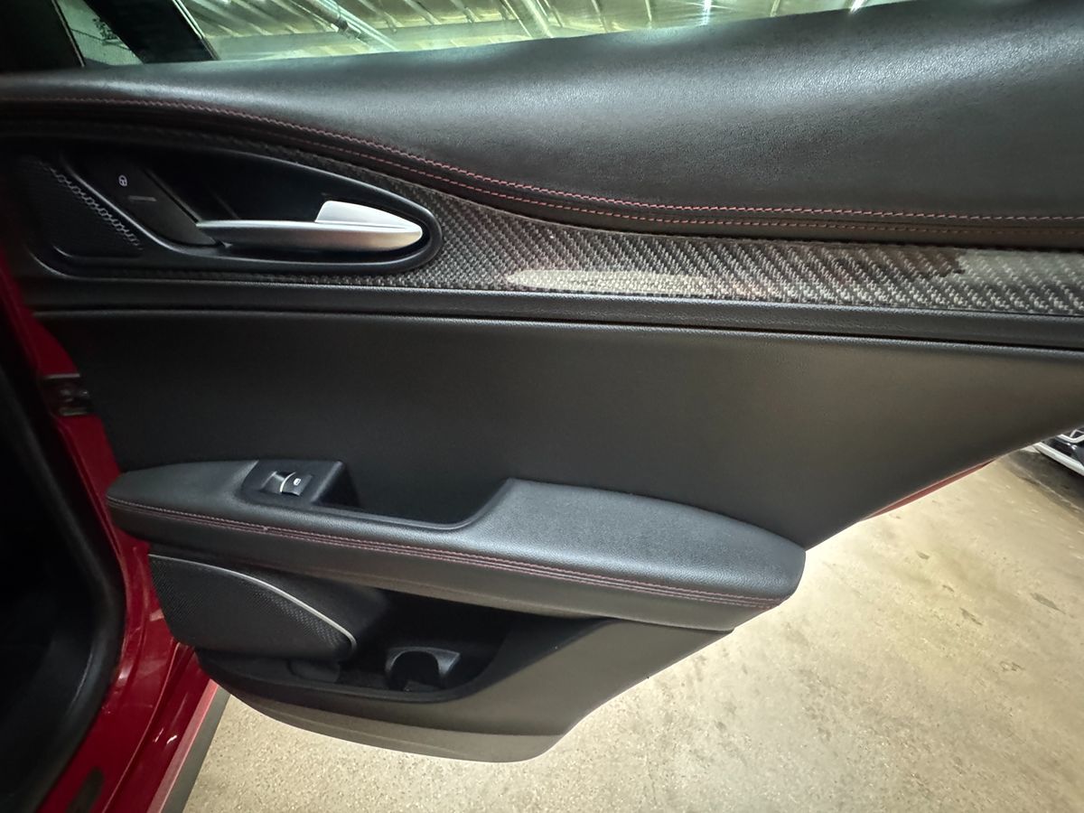 2018 Alfa Romeo Stelvio Quadrifoglio photo 36