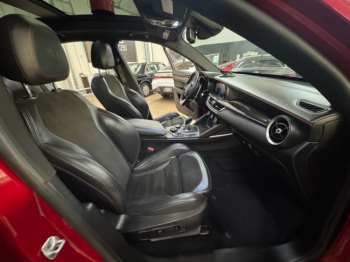 2018 Alfa Romeo Stelvio Quadrifoglio photo 40