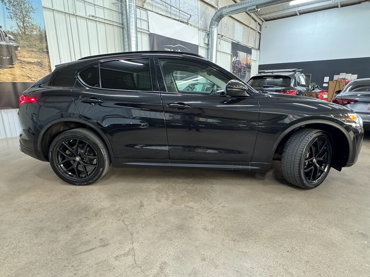 2021 Alfa Romeo Stelvio Sport Base photo 7