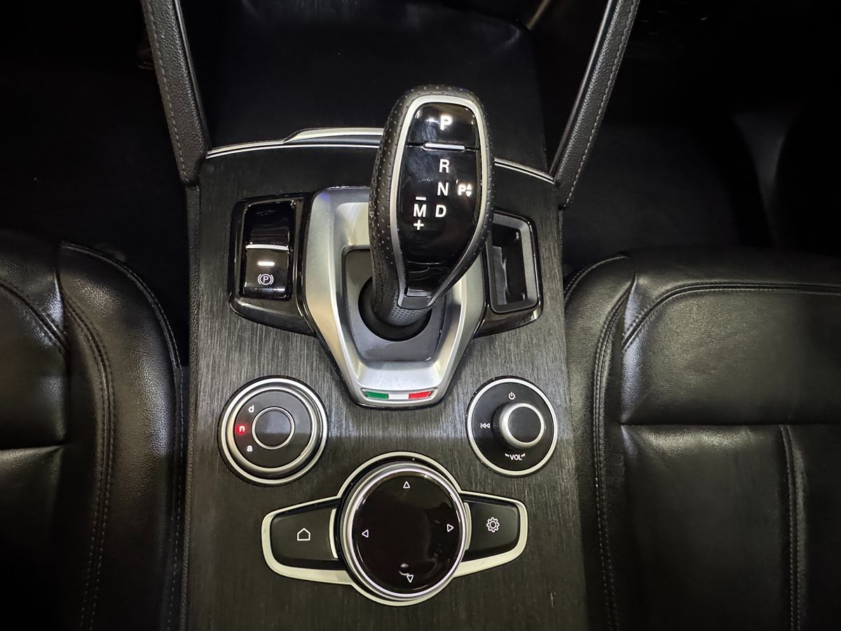 2021 Alfa Romeo Stelvio Sport Base photo 17