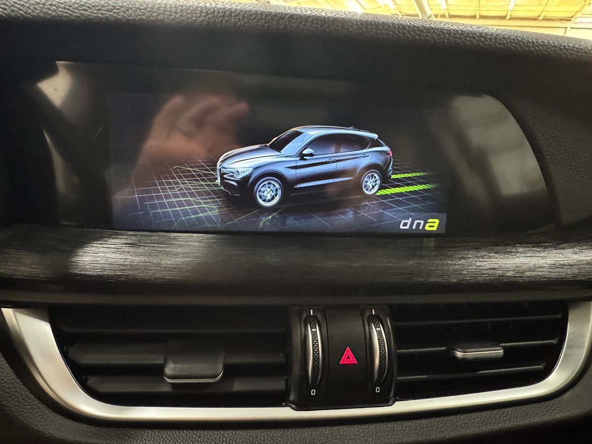 2021 Alfa Romeo Stelvio Sport Base photo 28