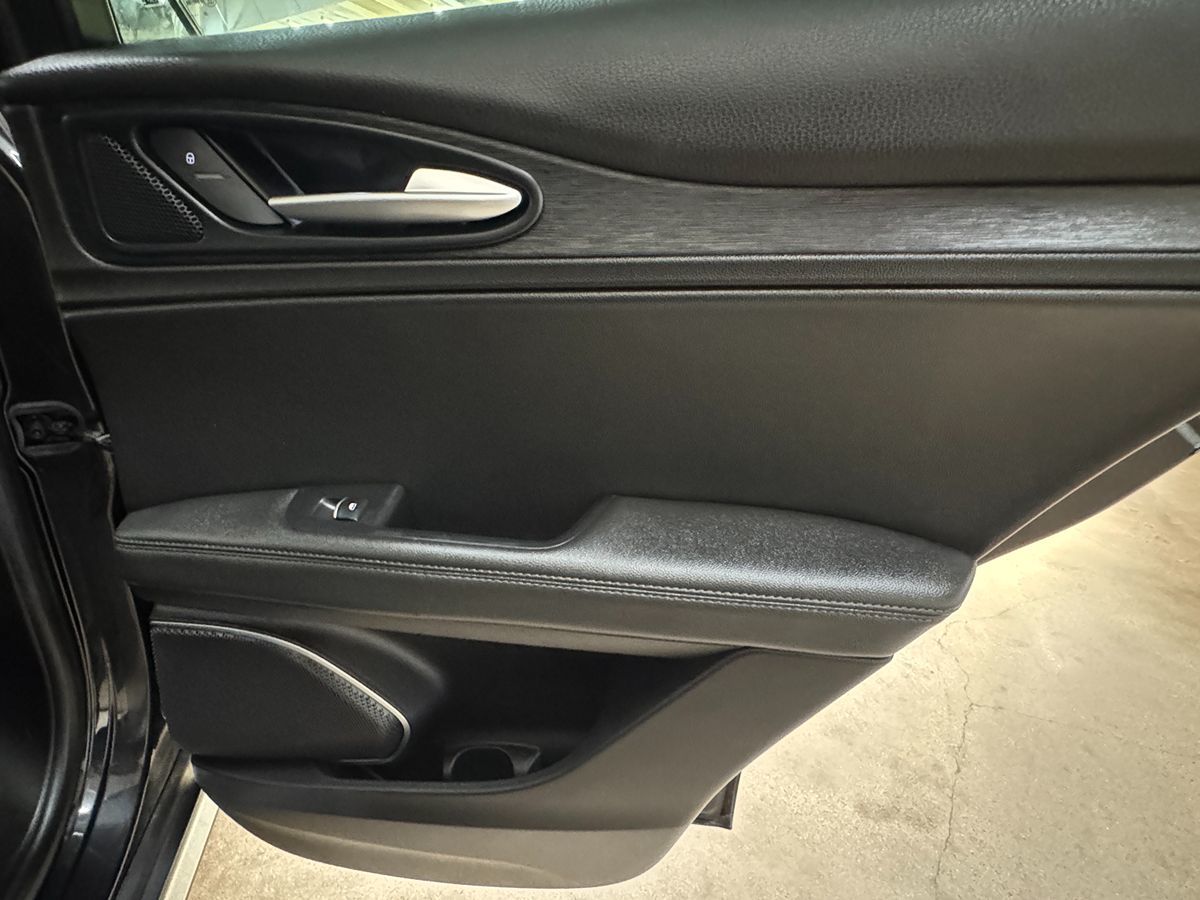 2021 Alfa Romeo Stelvio Sport Base photo 34