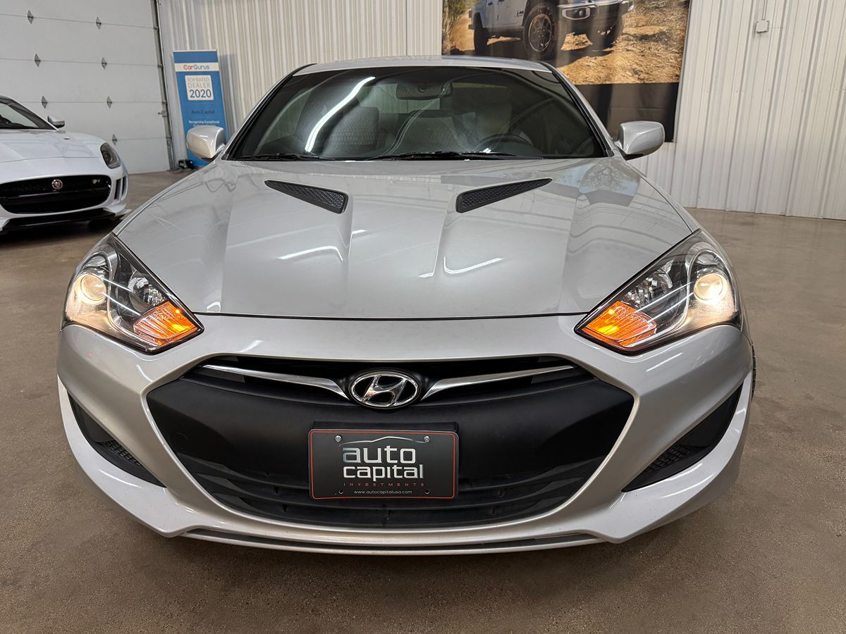 2013 Hyundai Genesis Coupe 2.0T Premium photo 2