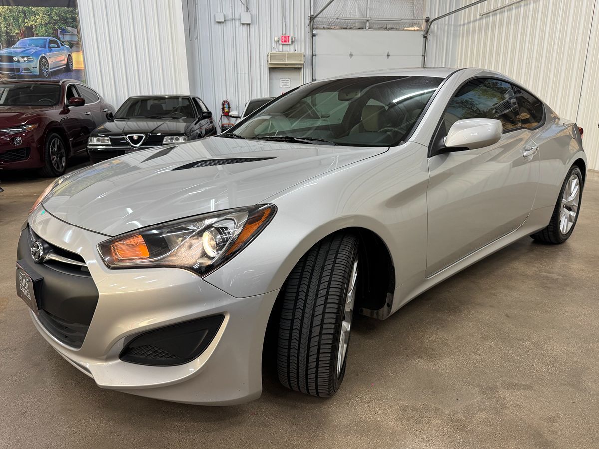 2013 Hyundai Genesis Coupe 2.0T Premium photo 3