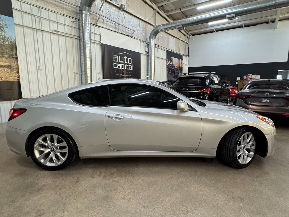 2013 Hyundai Genesis Coupe 2.0T Premium photo 8