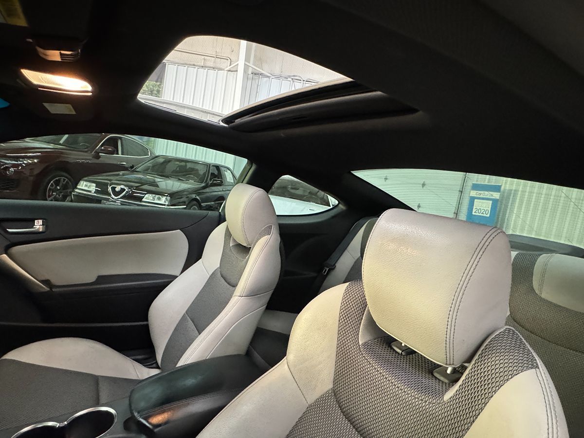 2013 Hyundai Genesis Coupe 2.0T Premium photo 22