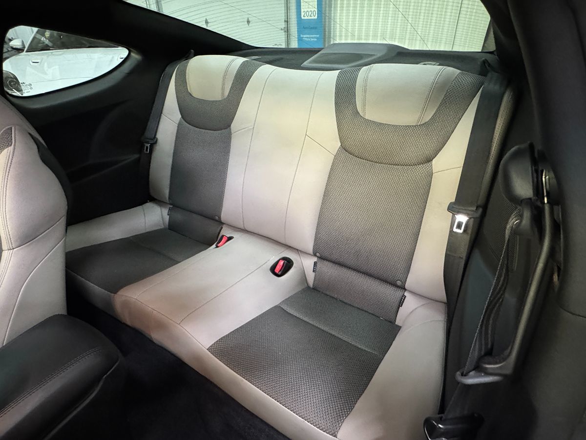 2013 Hyundai Genesis Coupe 2.0T Premium photo 23