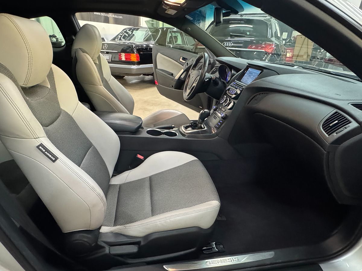 2013 Hyundai Genesis Coupe 2.0T Premium photo 26