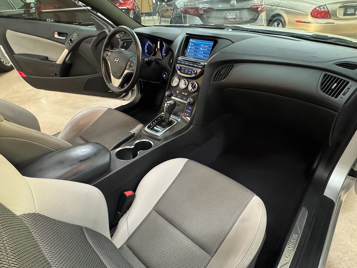 2013 Hyundai Genesis Coupe 2.0T Premium photo 27
