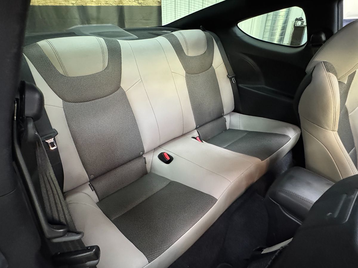 2013 Hyundai Genesis Coupe 2.0T Premium photo 28