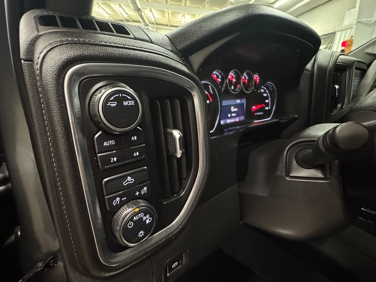 2021 Chevrolet Silverado 1500 LT Texas Edition photo 11