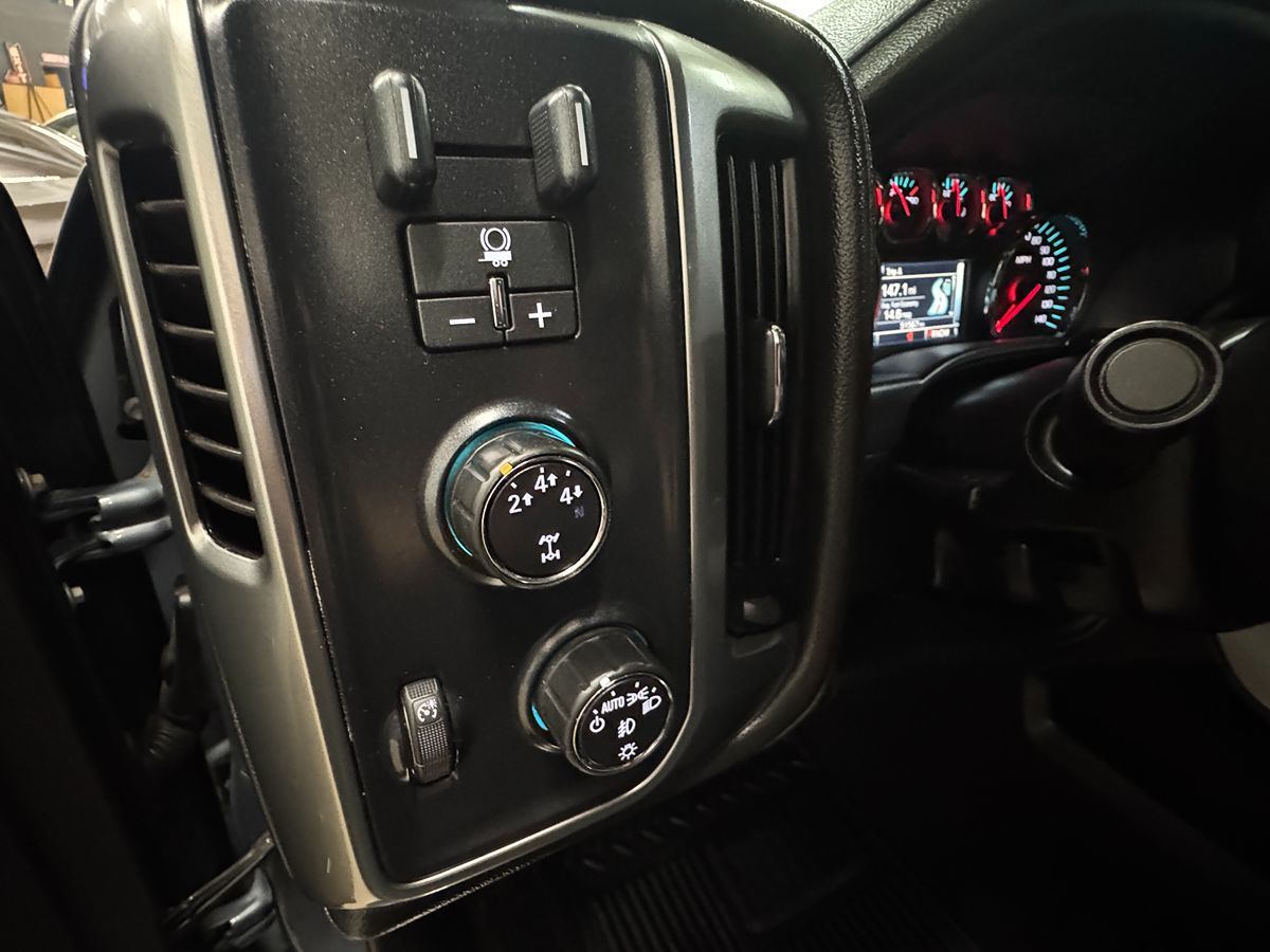 2015 Chevrolet Silverado LTZ 2500HD photo 11
