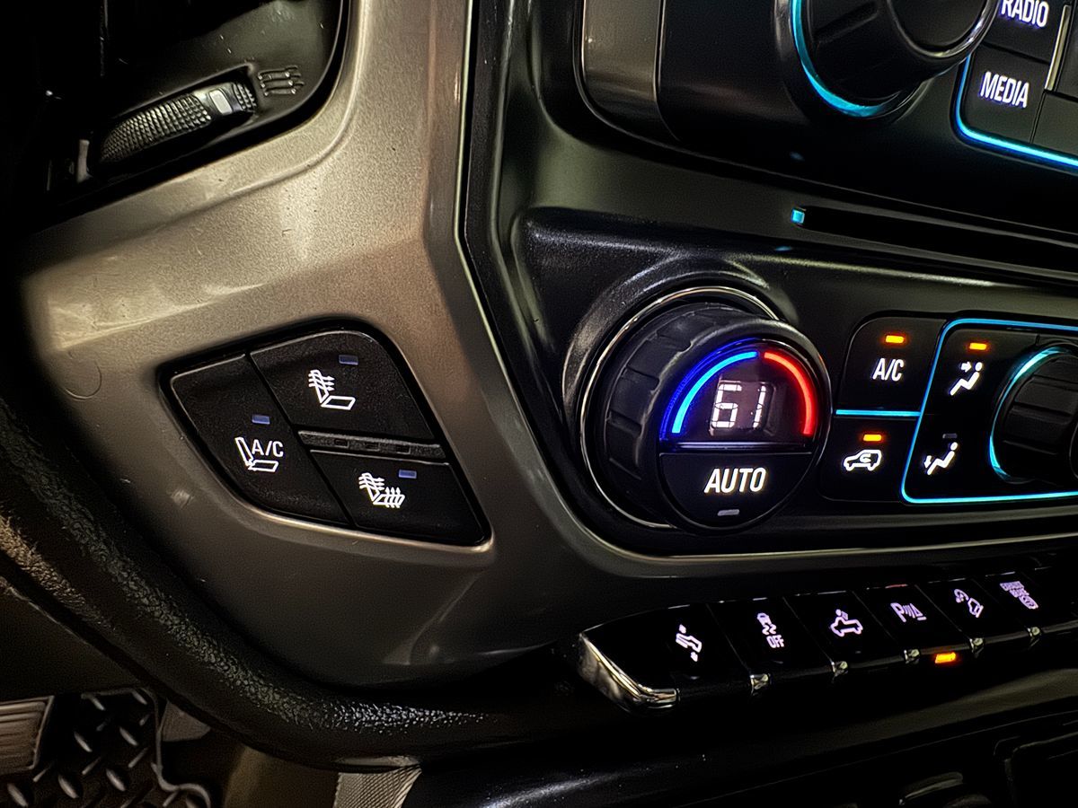 2015 Chevrolet Silverado LTZ 2500HD photo 19