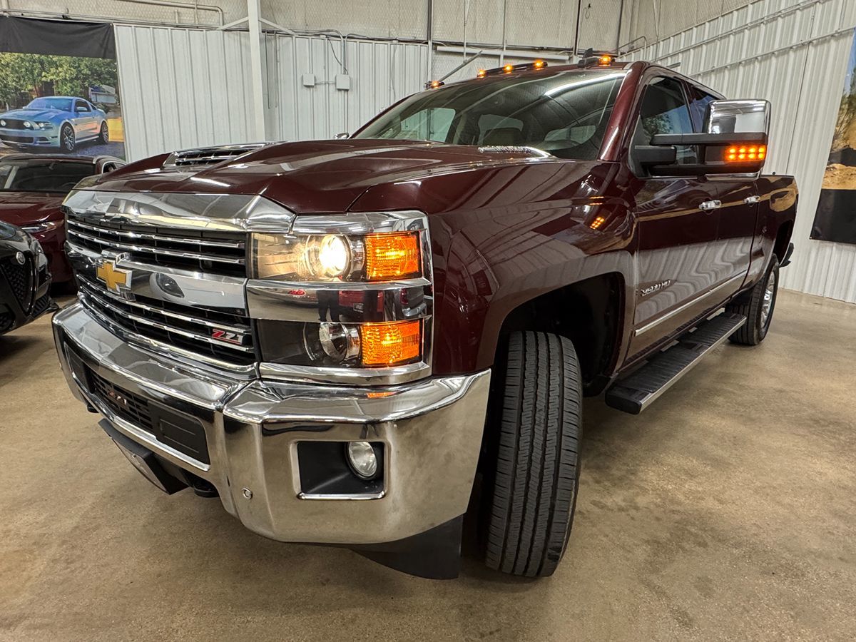 2017 Chevrolet Silverado 3500HD LTZ photo 3