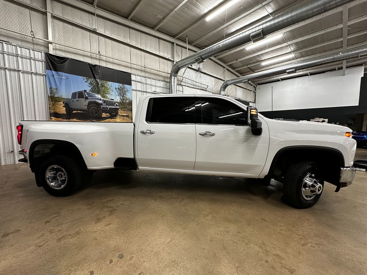 2022 Chevrolet Silverado 3500HD LTZ photo 7