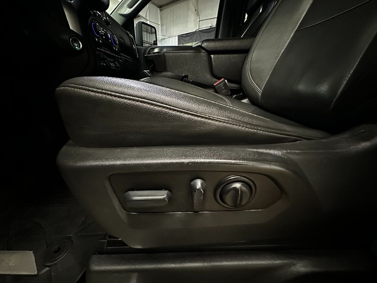 2022 Chevrolet Silverado 3500HD LTZ photo 11
