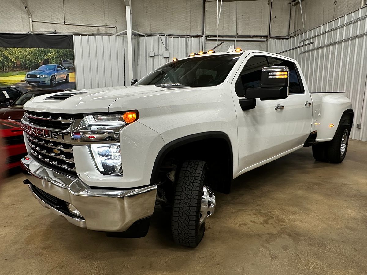 2022 Chevrolet Silverado 3500HD LTZ photo 3