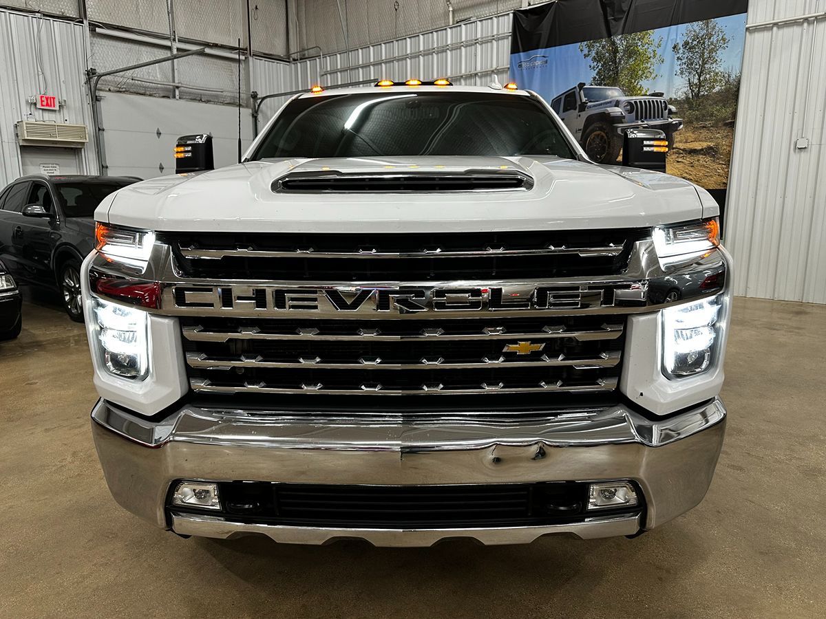 2022 Chevrolet Silverado 3500HD LTZ photo 2