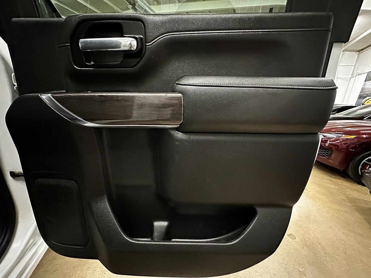 2022 Chevrolet Silverado 3500HD LTZ photo 21