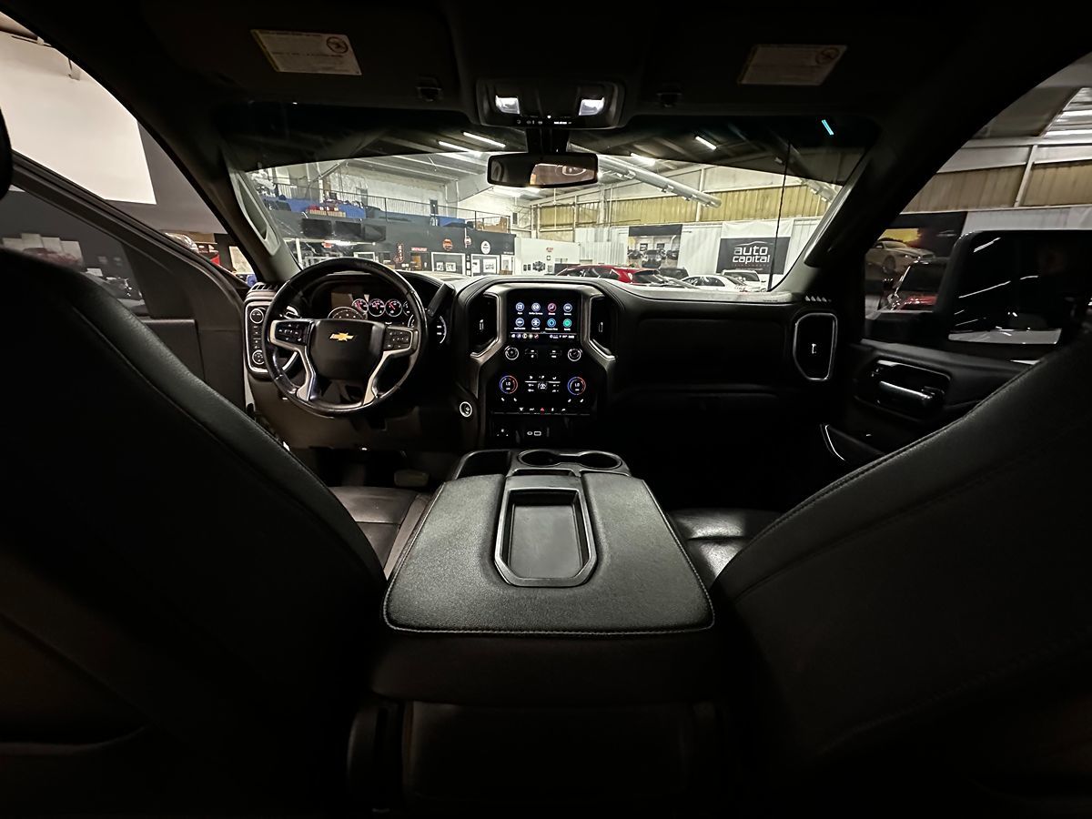 2022 Chevrolet Silverado 3500HD LTZ photo 23