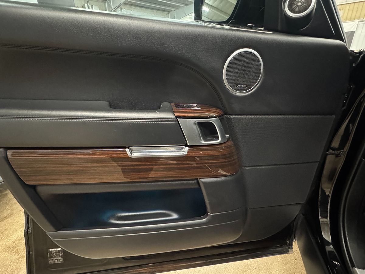 2015 Land Rover Range Rover SuperCharged photo 9