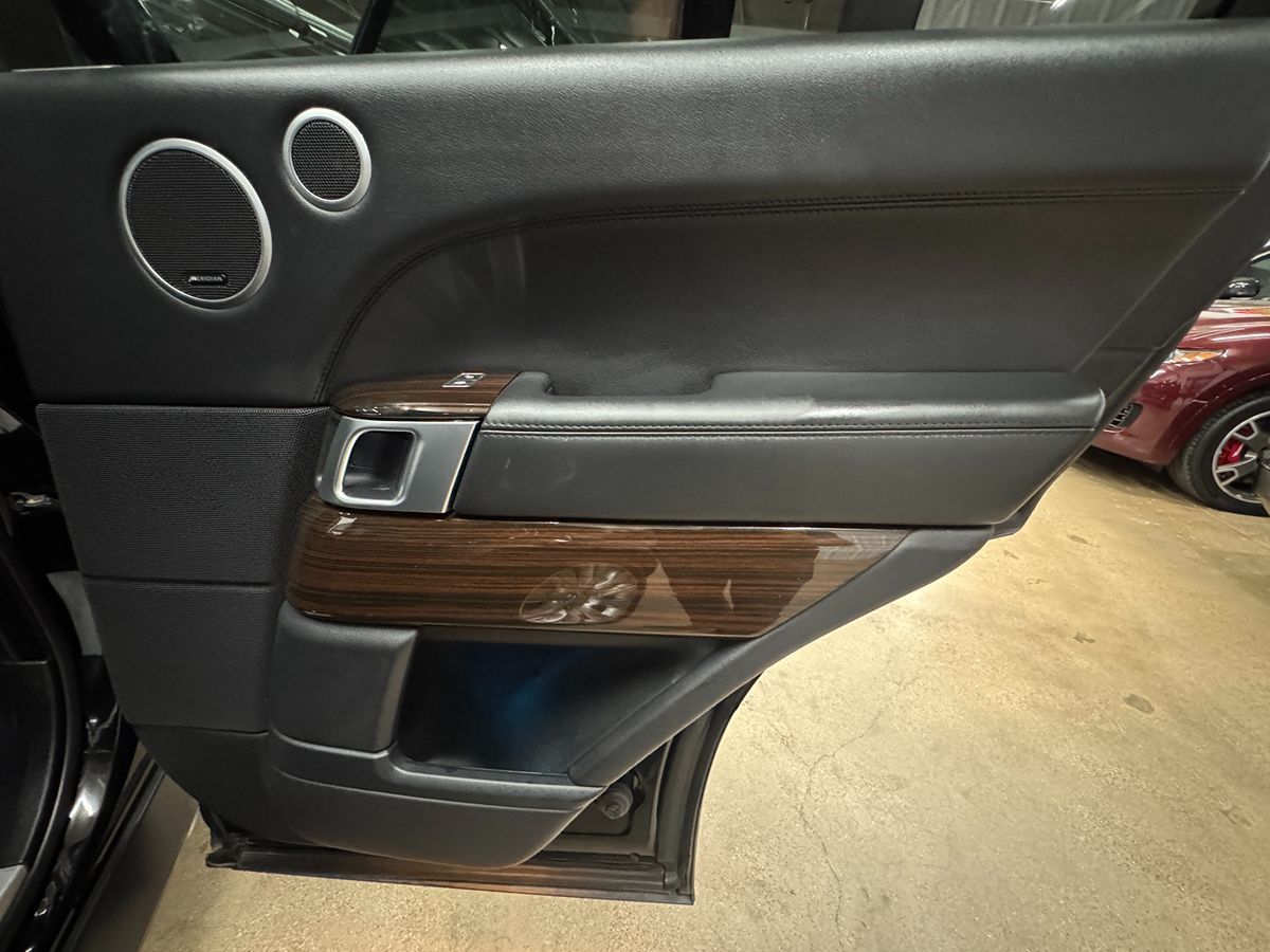 2015 Land Rover Range Rover SuperCharged photo 26