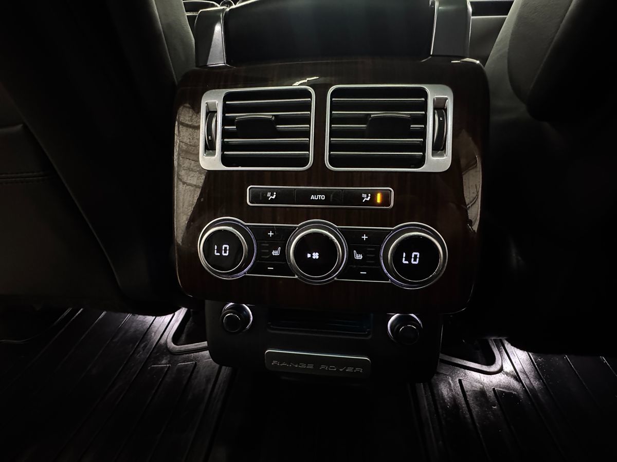 2015 Land Rover Range Rover SuperCharged photo 28
