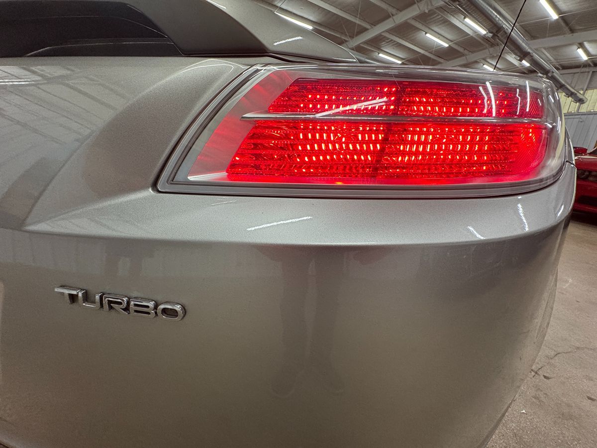 2008 Saturn Sky Turbo Convertible photo 32