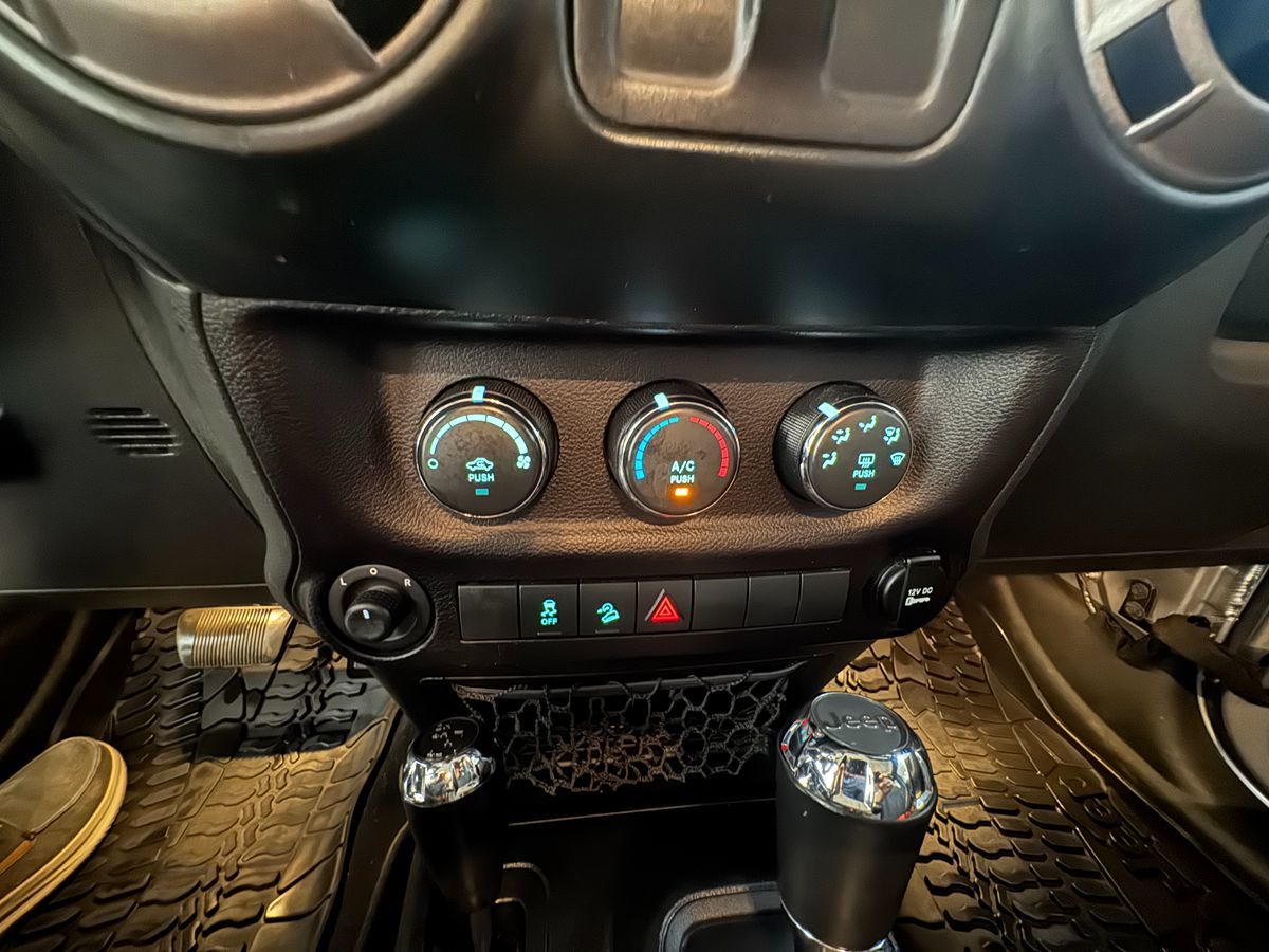 2015 Jeep Wrangler Willys Wheeler photo 17