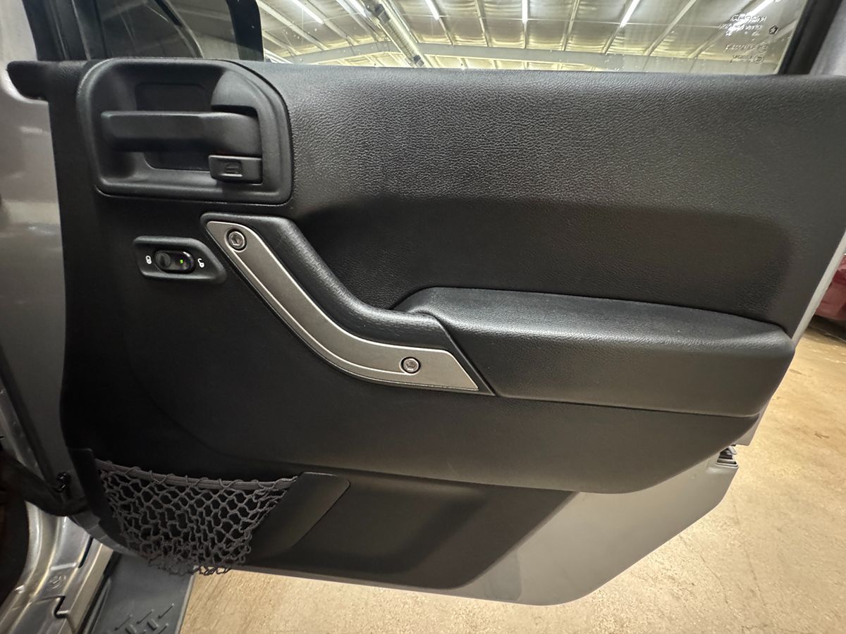 2015 Jeep Wrangler Willys Wheeler photo 25