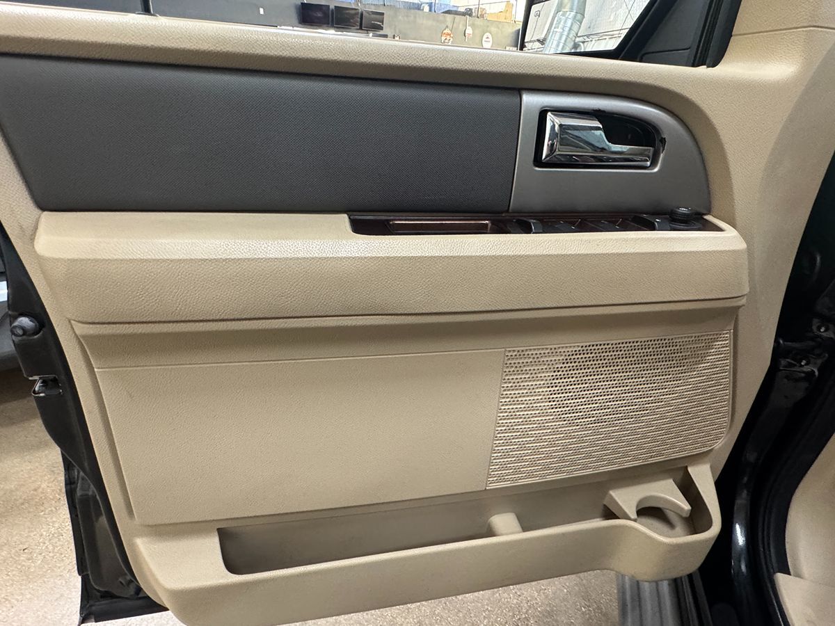 2013 Ford Expedition XLT King Ranch photo 8