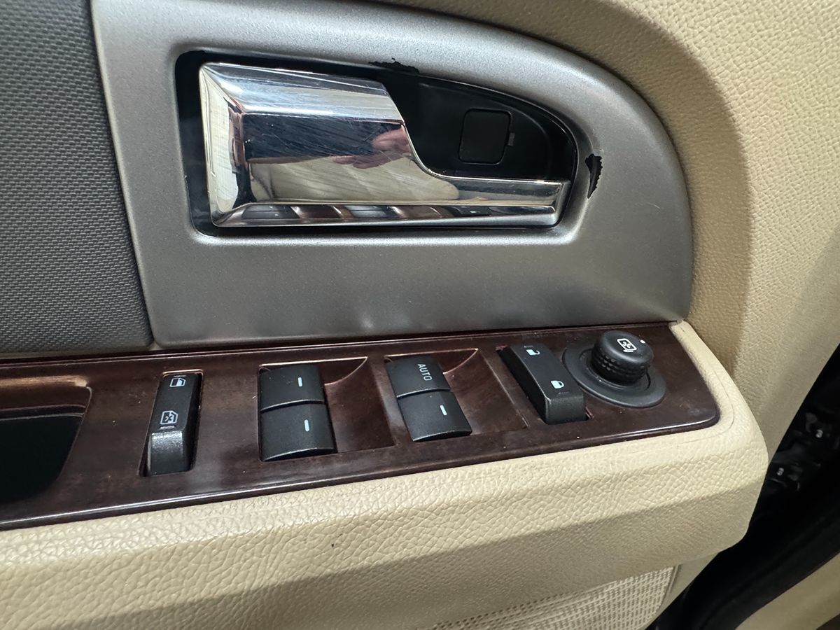 2013 Ford Expedition XLT King Ranch photo 9