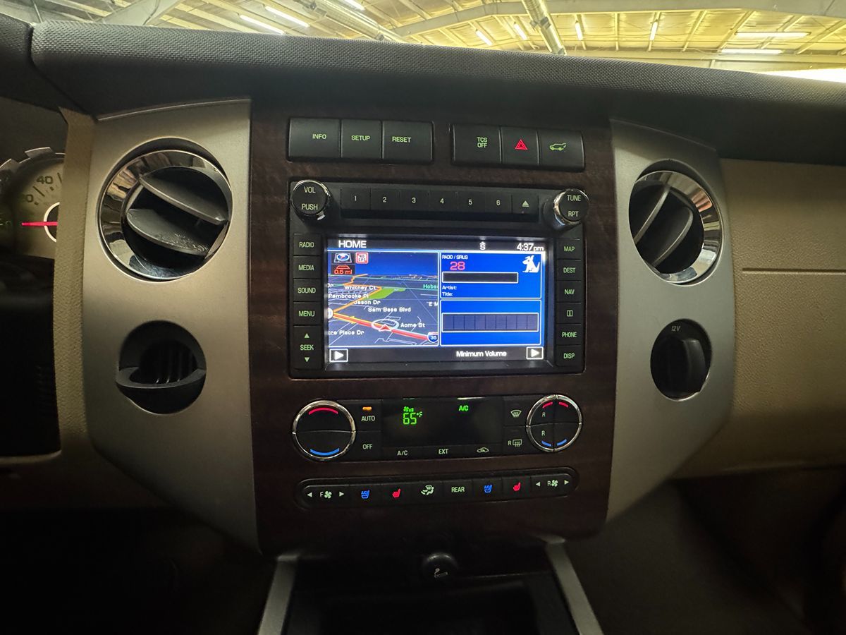 2013 Ford Expedition XLT King Ranch photo 16