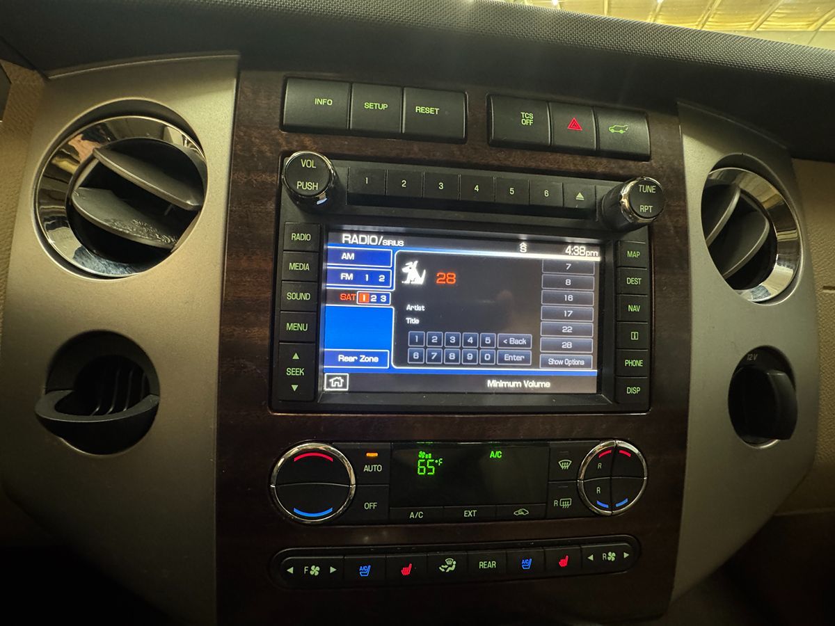 2013 Ford Expedition XLT King Ranch photo 19