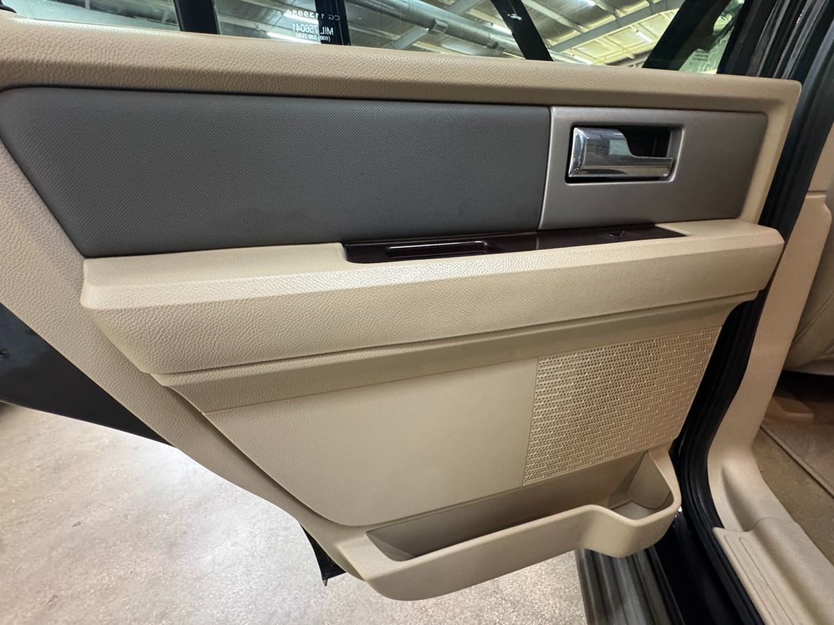 2013 Ford Expedition XLT King Ranch photo 23