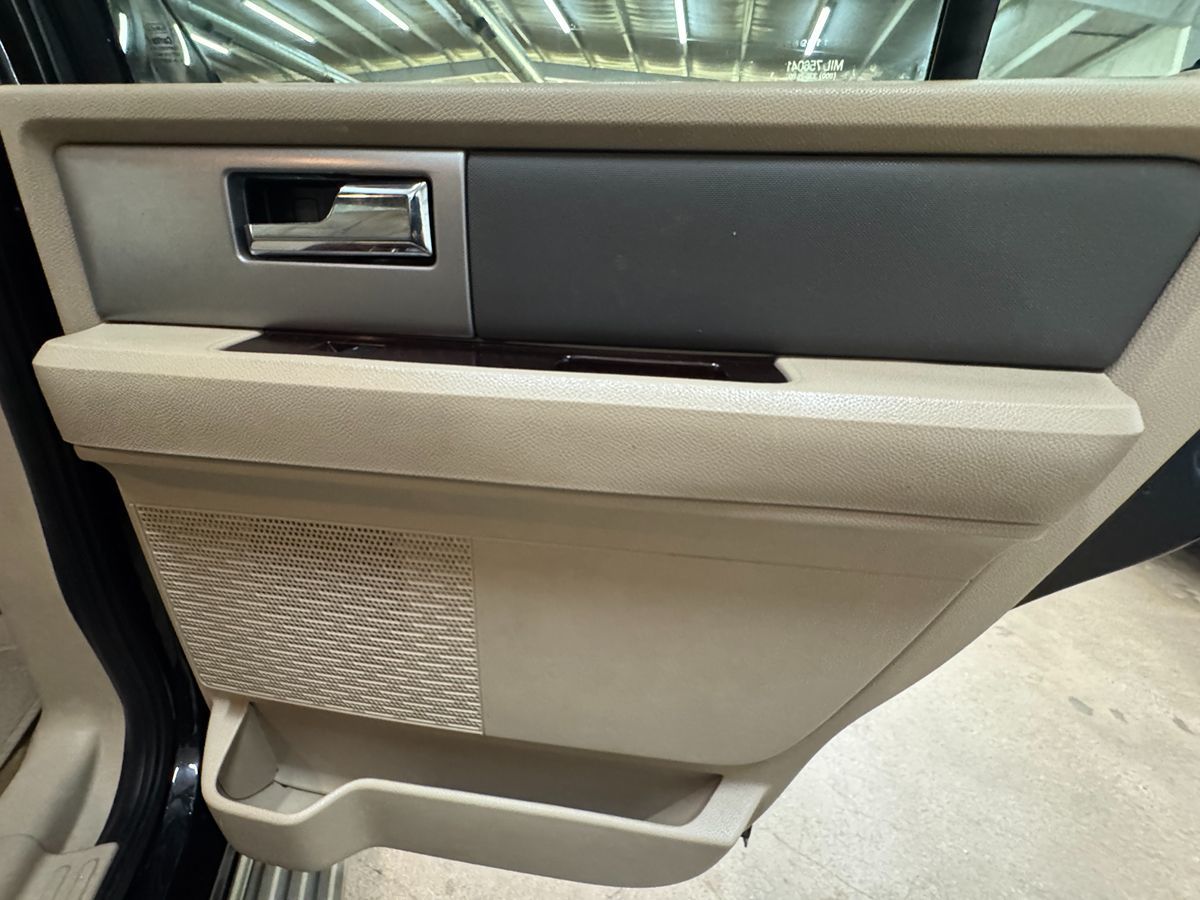 2013 Ford Expedition XLT King Ranch photo 30