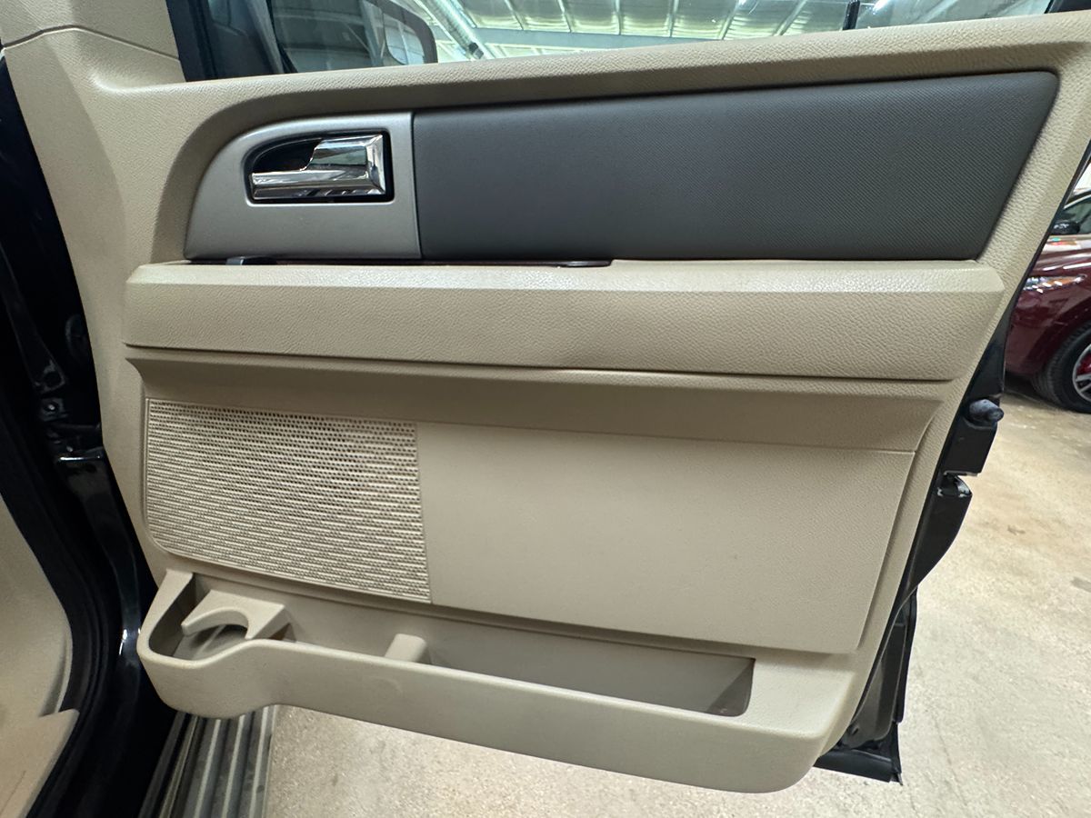 2013 Ford Expedition XLT King Ranch photo 34