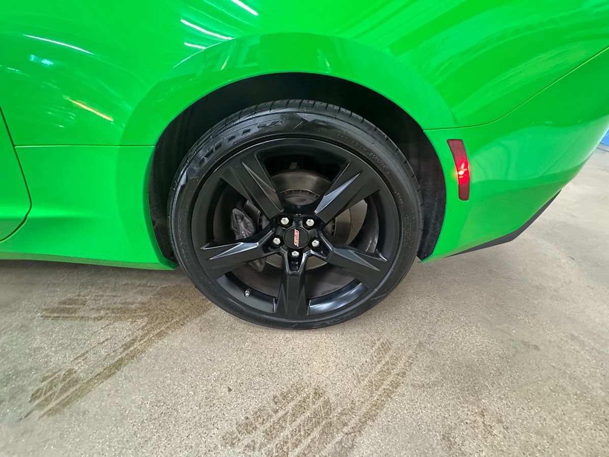 2017 Chevrolet Camaro 2SS photo 21