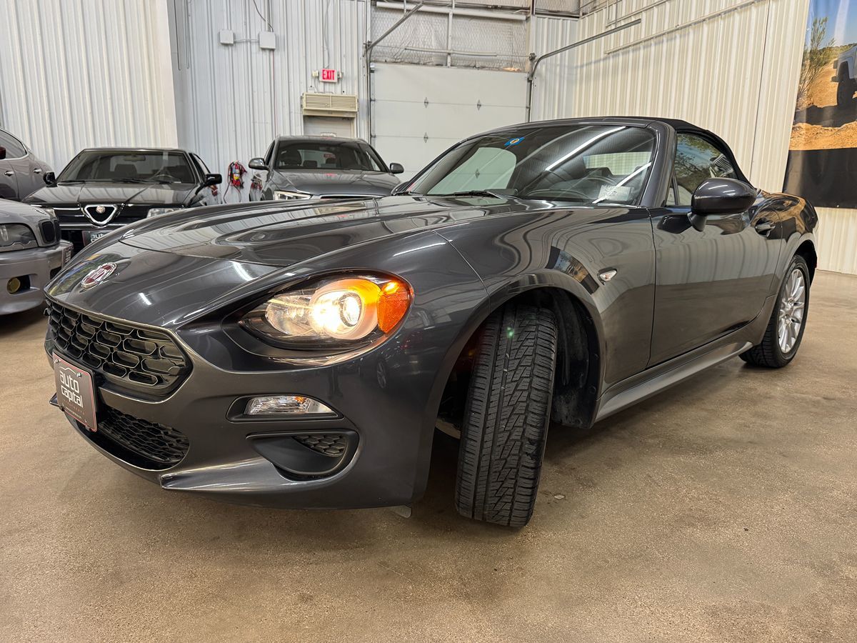 2017 Fiat 124 Spider Classica photo 3