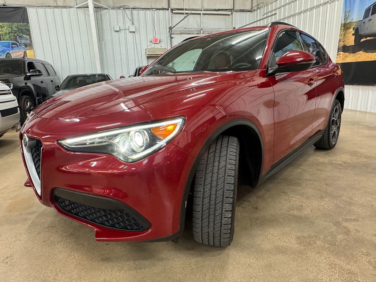 2018 Alfa Romeo Stelvio Ti Sport photo 3