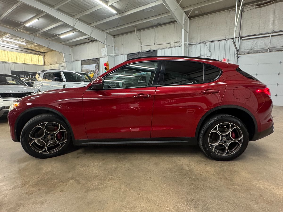 2018 Alfa Romeo Stelvio Ti Sport photo 4