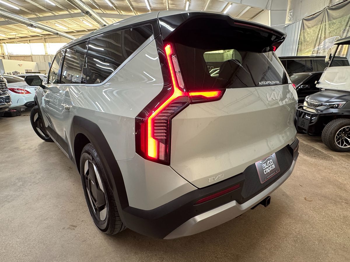 2024 Kia EV9 Light Long Range photo 2