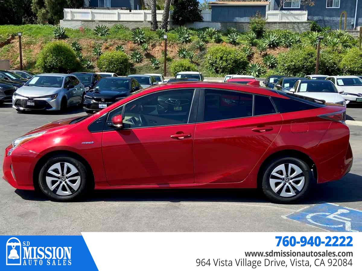 2016 Toyota Prius Three photo 4