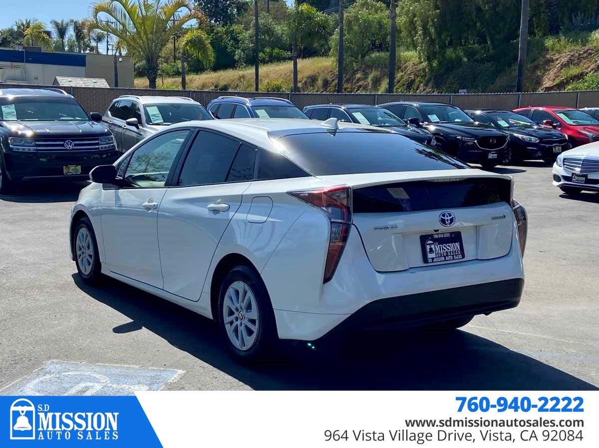 2018 Toyota Prius One - Photo 5