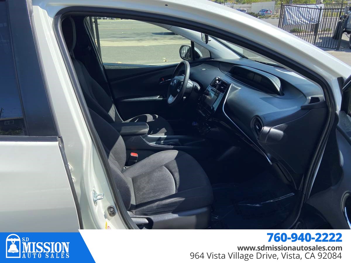 2018 Toyota Prius One - Photo 13