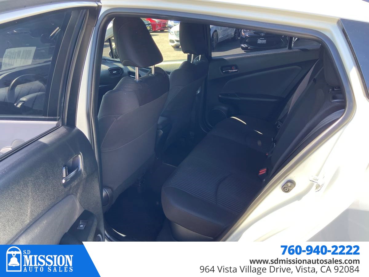 2018 Toyota Prius One - Photo 15